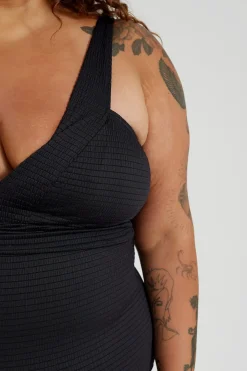 Inknown Swim Gwen One Piece Curve - Black Runch
